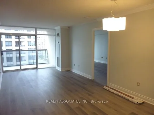 880 Grandview Way #801, Toronto, ON M2N 7B2