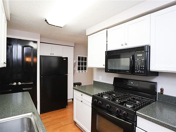 3rd image of 2052 Bear Creek Dr