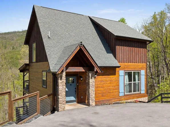 817 Pine Top Ln, Gatlinburg, TN 37738