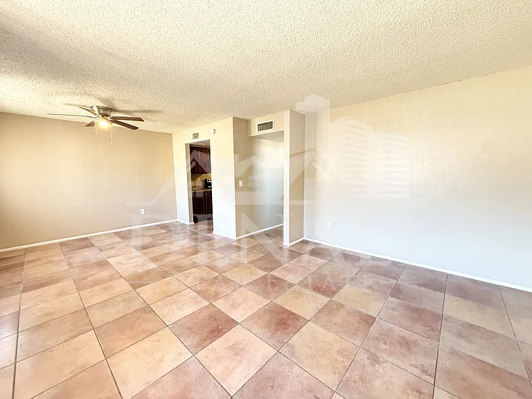 2804 N 43rd Ave #D — Photo 4