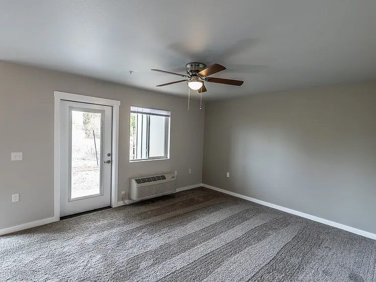 Evergreen Valley Apartments — Photo 25