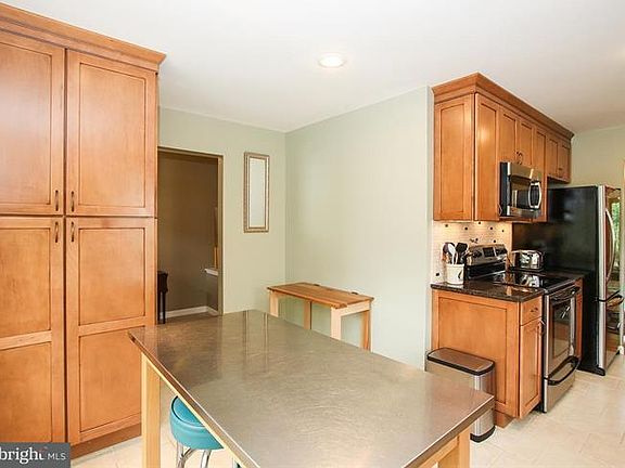 5th image of 199 Hardy Pl