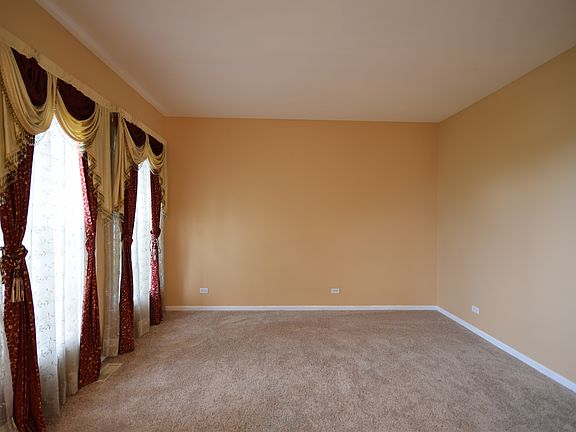 4th image of 161 Rosewood Dr