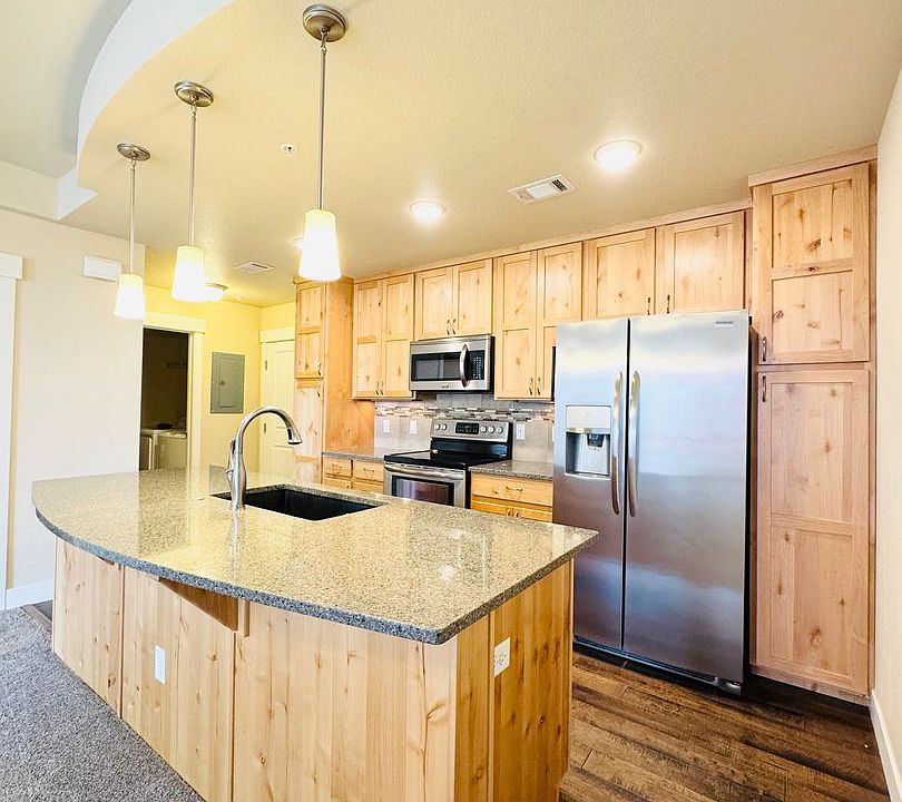 1st image of 2715 Iowa Dr #206