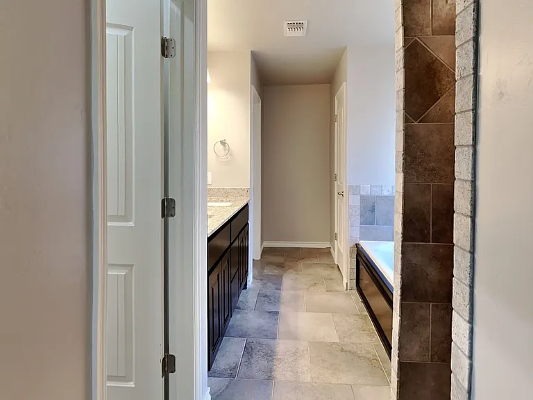 8208 NW 158th St — Photo 12