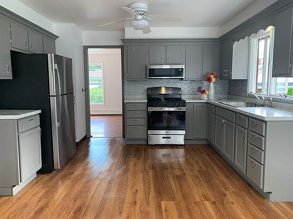 5th image of 38 Wellington Ave #2