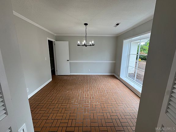4th image of 3321 Ridgefield Dr