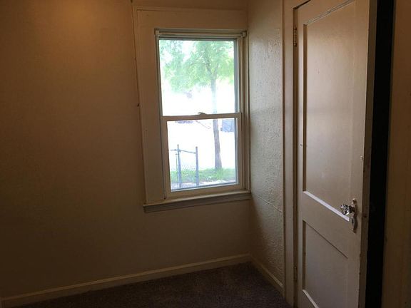 4th image of 425 24th Ave N