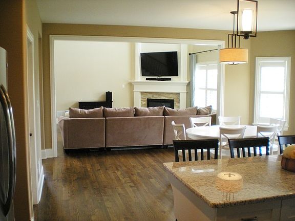 5th image of 11815 London Bridge Dr