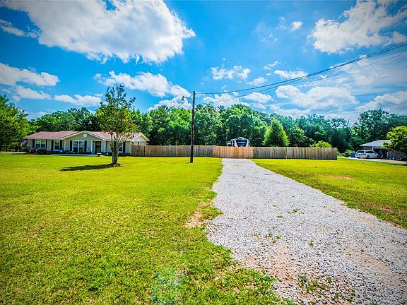 3rd image of 432 Jackson Cir