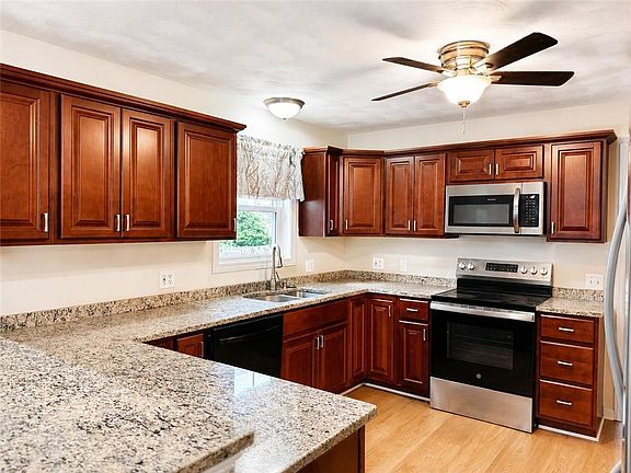4th image of 182 Gorham Ave