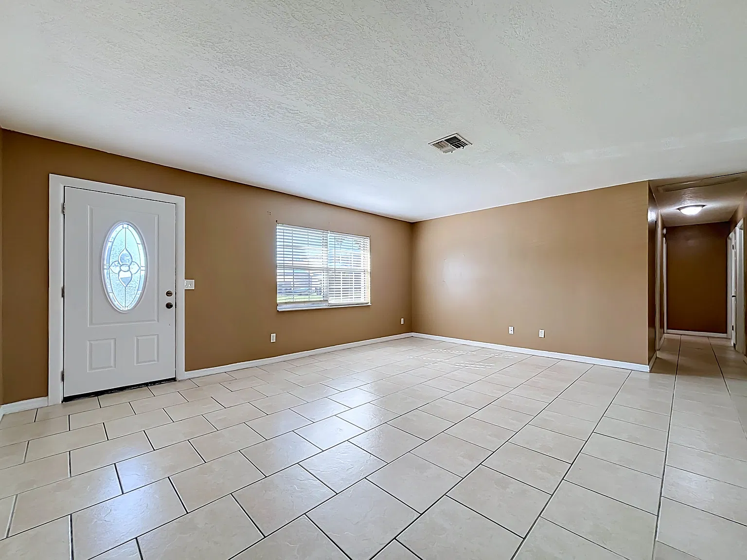 3 bed, 1692 sqft, $1,900 — Photo 3