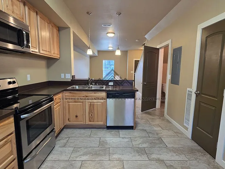 75 SW Silverstar Ln — Photo 2