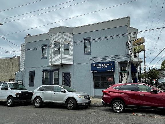3rd image of 2500 W Somerset St