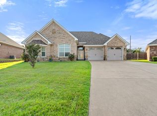 721 White Bear Trl, Lindale, TX 75771
