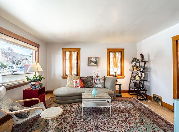 3rd image of 1068 E Barbara Pl