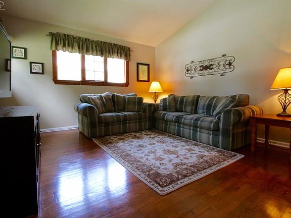 5th image of 514 Balsam Dr