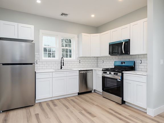 3rd image of 18 Georgia Ave