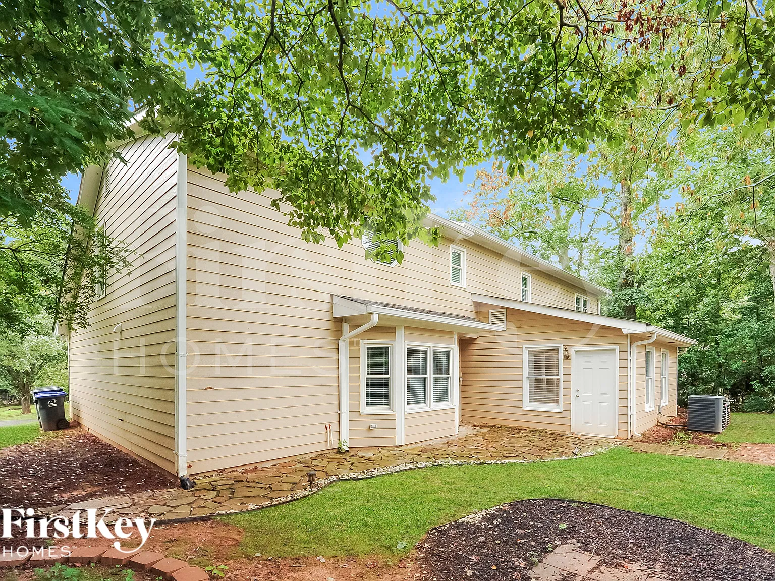 3 bed, 2.5 bath, 2800 sqft, $2,980 — Photo 3