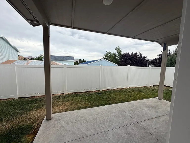 915 N Western Ave — Photo 22