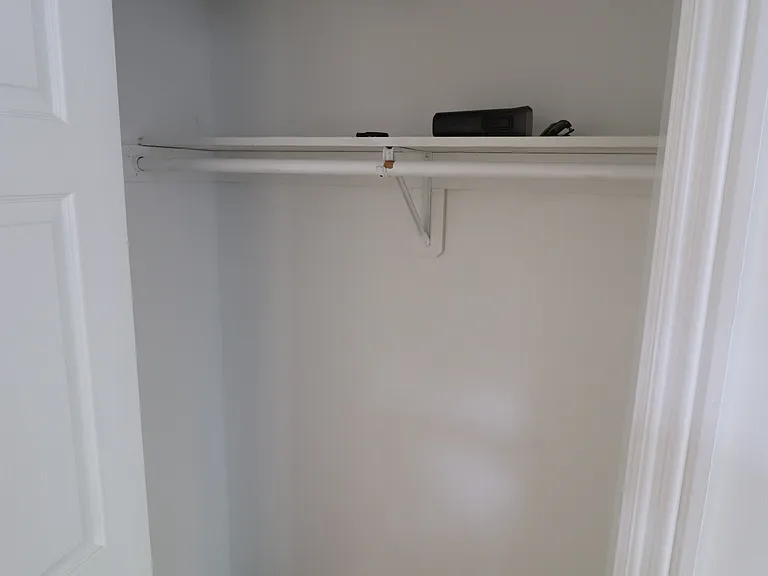 2548 N Southport Ave #2F — Photo 8