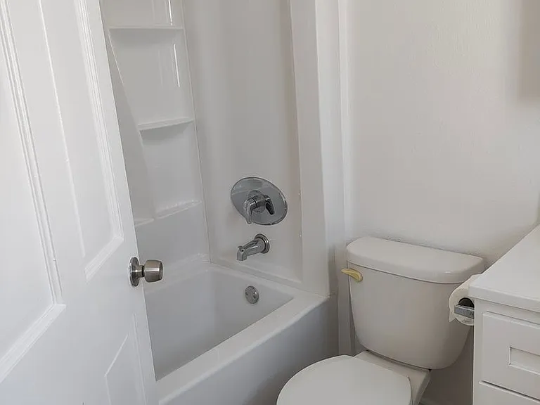 1724 E 4th ST — Photo 23