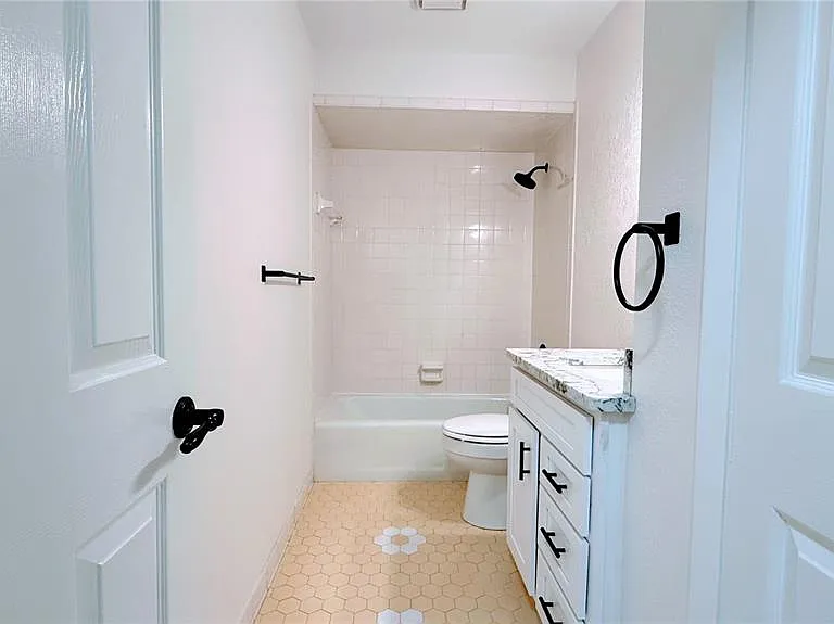 3429 S Polk Ave — Photo 9