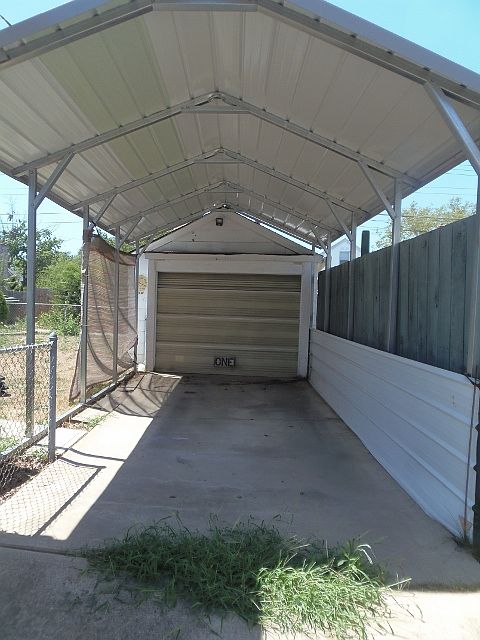 garage/carport