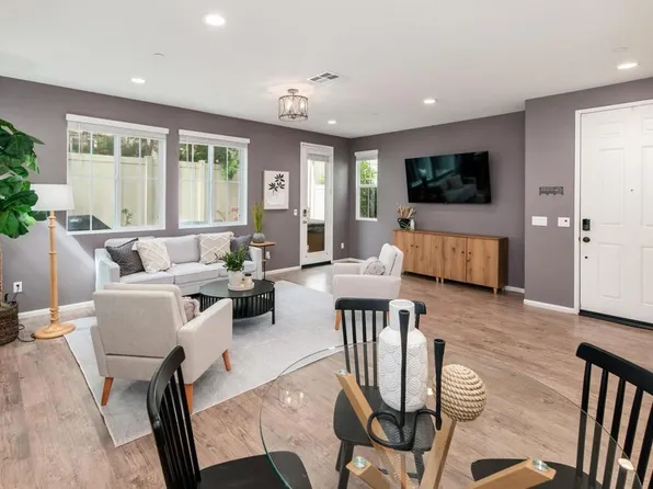 251 Saratoga Ct, Vista, CA 92083
