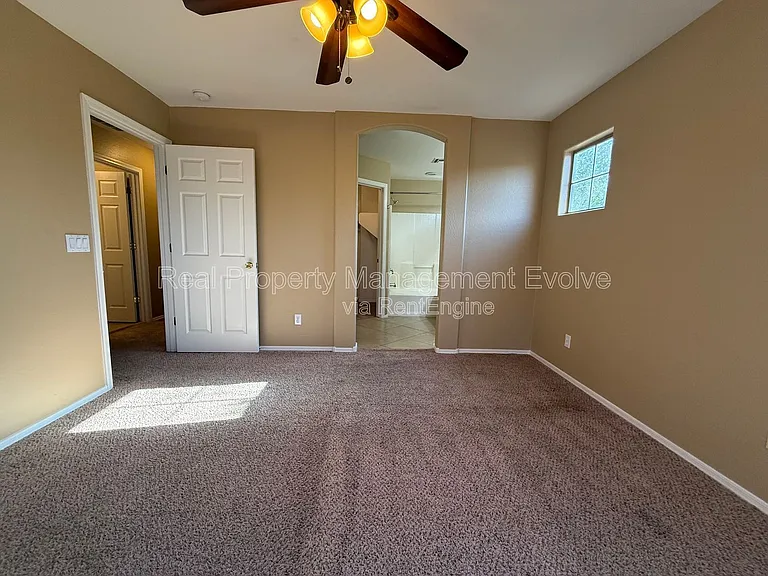 914 E Christine Pl — Photo 18