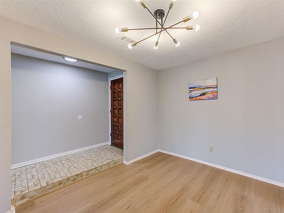 5th image of 10523 Towne Square Rd