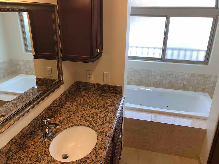 2027 W Bella Ln — Photo 11