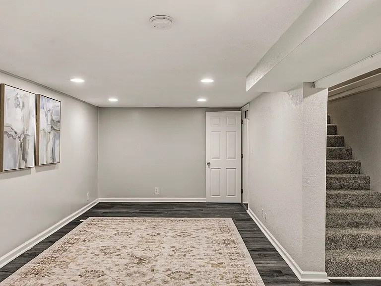 6739 Roe Ave — Photo 37