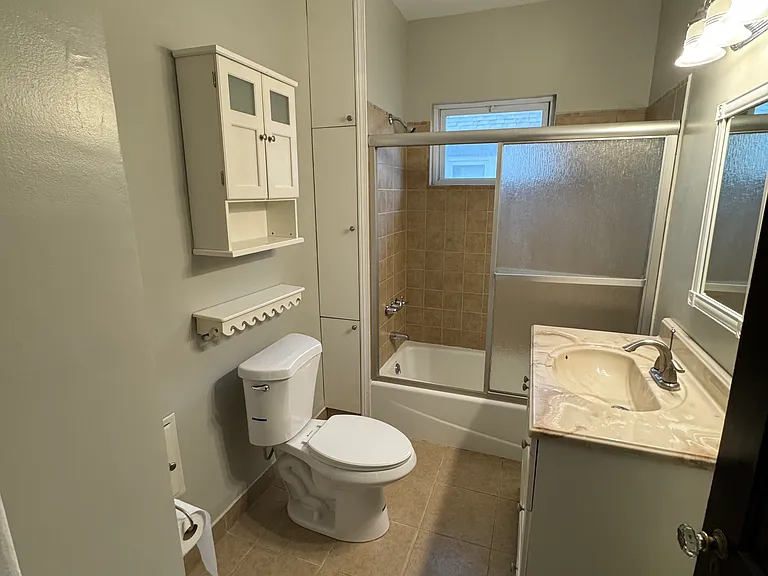 1241-1243 Beaconsfield Ave #1241 — Photo 7