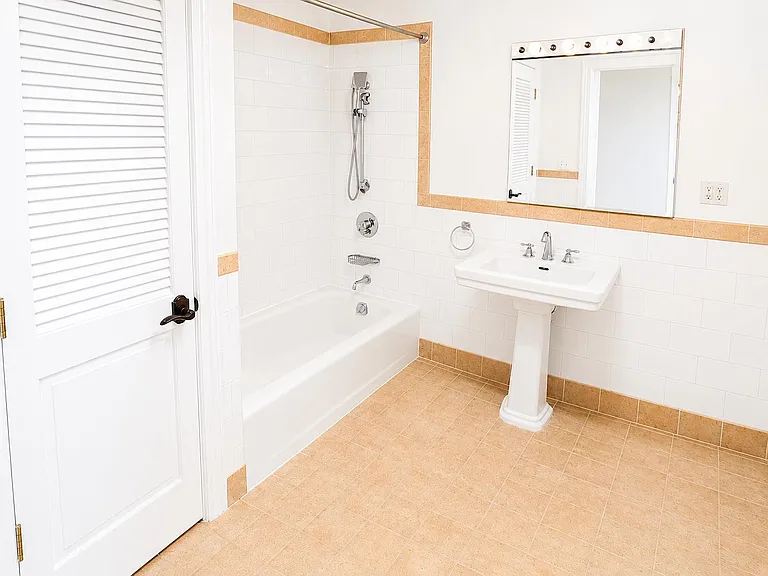 300 Communipaw Ave #302 — Photo 11