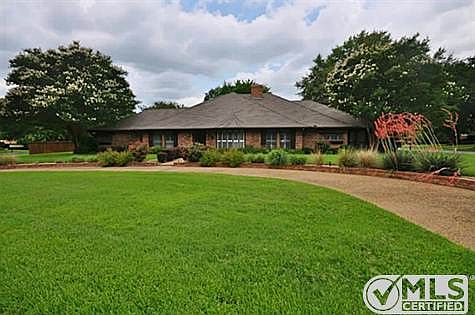2nd image of 2000 Glenwood Cir