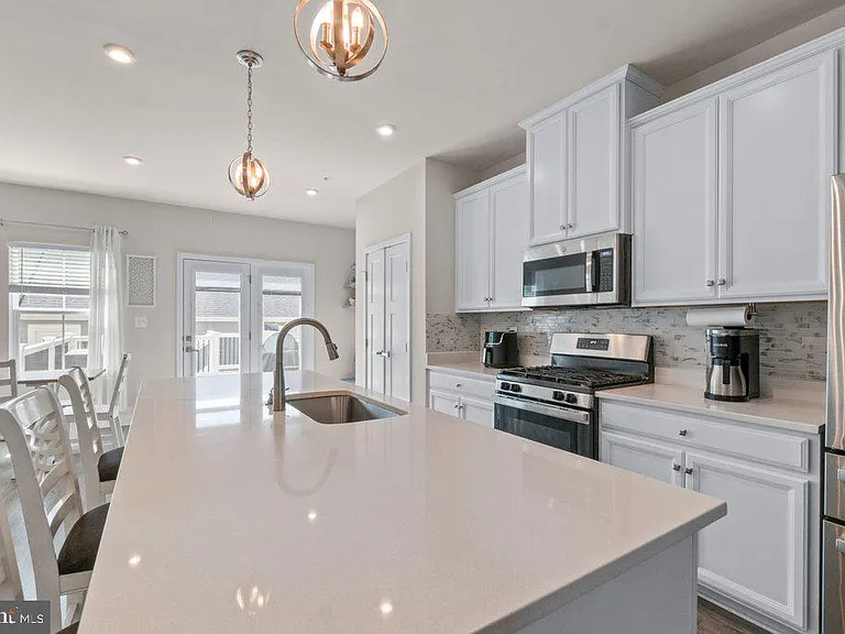 6247 Islington St — Photo 9