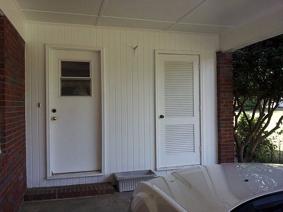 3rd image of 1631 Westbury Dr