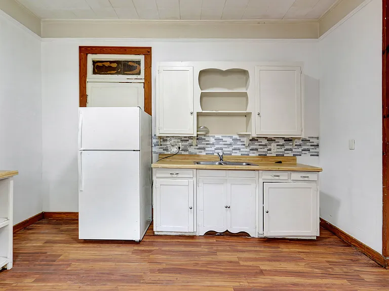 Peak Apartments — Photo 15