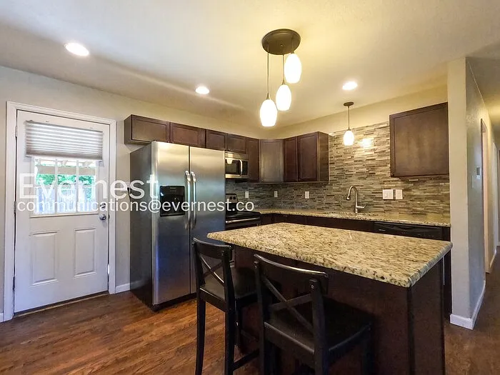226 Columbine Ct — Photo 3