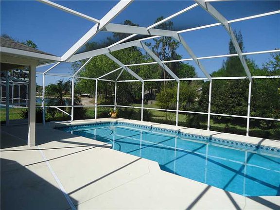 3rd image of 136 Seven Oaks Dr