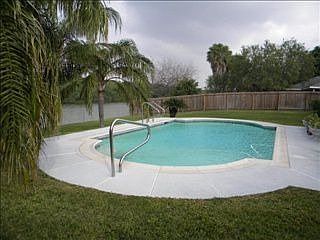 4th image of 4745 Lakeway Dr