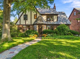 123 Weyford Ter, Garden City, NY 11530