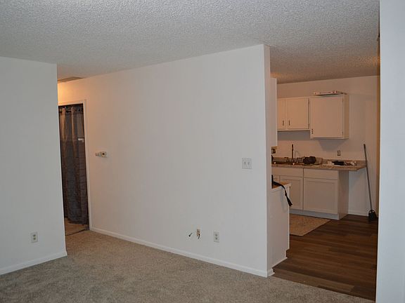 5th image of 809 W 12th Ave N