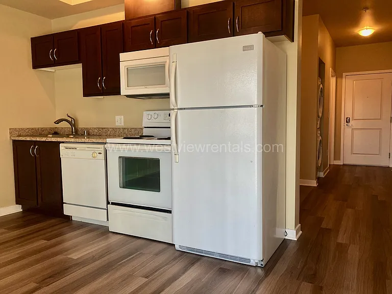 200 E Maple St — Photo 499