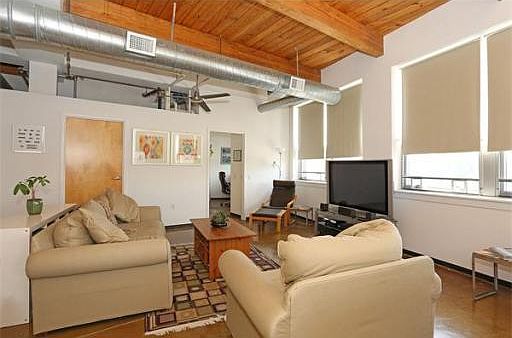 2nd image of 118 Holmes St Unit 201