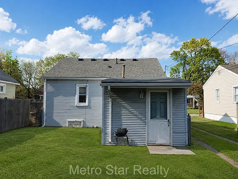 353 W Brockton Ave — Photo 2