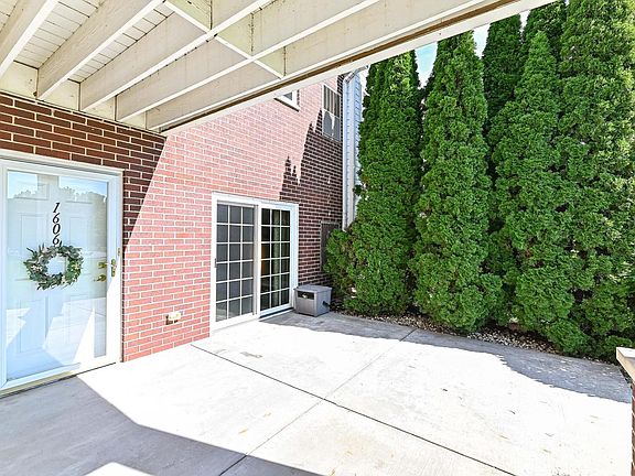 3rd image of 927 Lannon TERRACE #1606