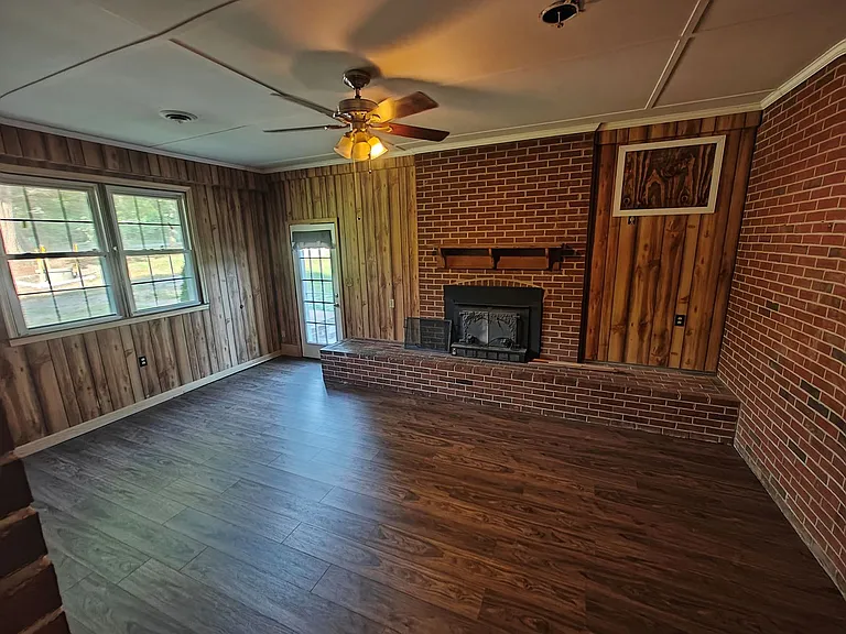 9511 Harris St — Photo 11