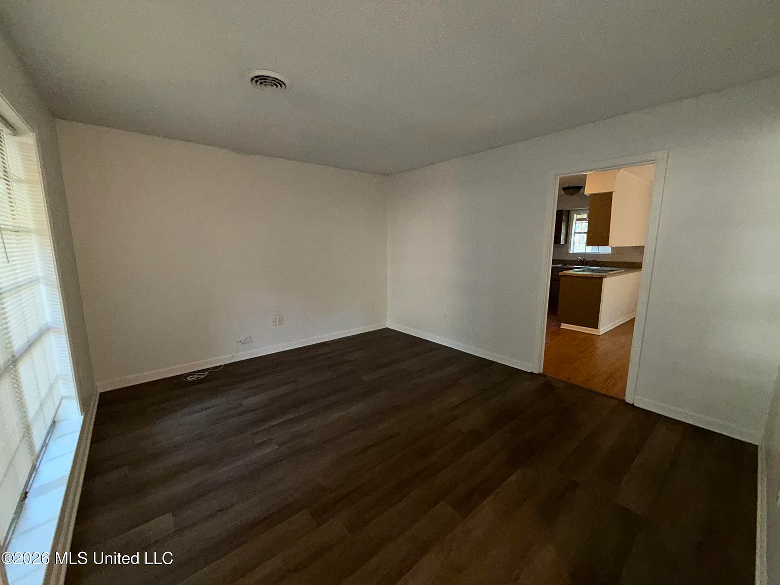 3 bed, 1.5 bath, 1260 sqft, $1,250 — Photo 2